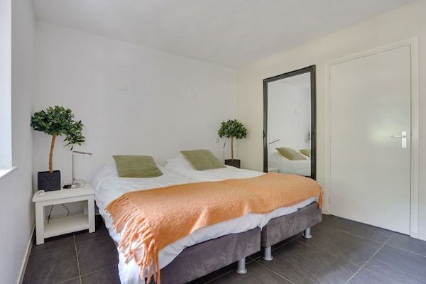 Slaapkamer - Villa in Nederland met Sauna & Comfort in Uden (4)