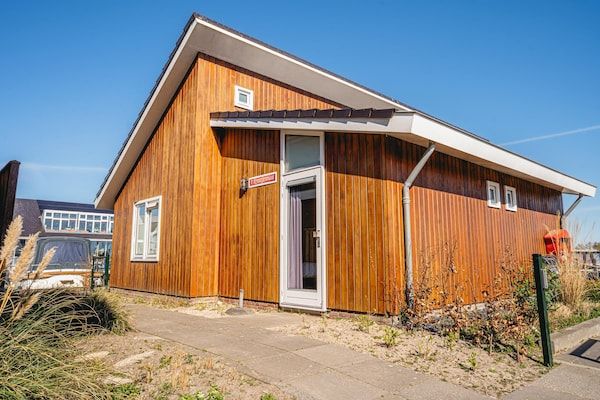 Buitenkant - Huis bij Uitgeestermeer met Tuin in Uitgeest (1)