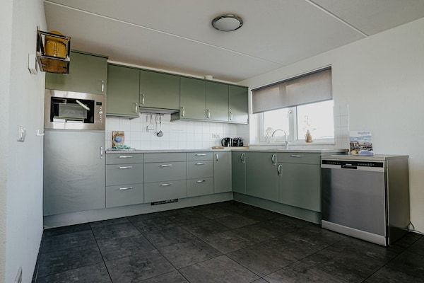 Keuken - Huis bij Uitgeestermeer met Tuin in Uitgeest (4)