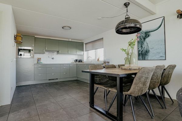 Eetkamer - Huis bij Uitgeestermeer met Tuin in Uitgeest (3)