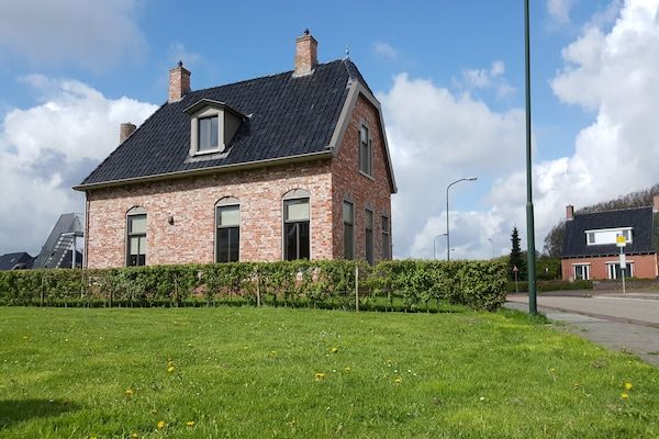 Buitenkant - Vakantiehuis Zoutkamp bij Lauwersmeer in Zoutkamp (1)