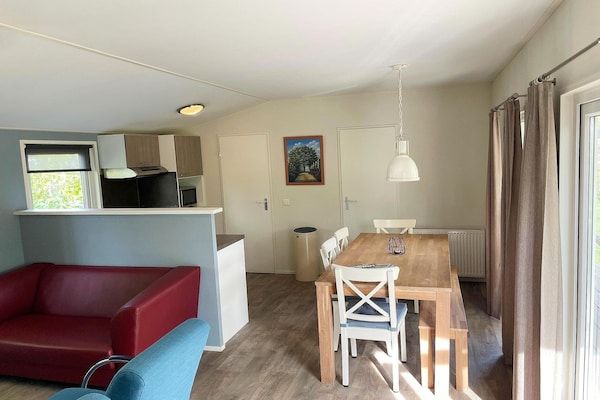 Eetkamer - Appartement in Nederland met uitzicht in Elst (2)