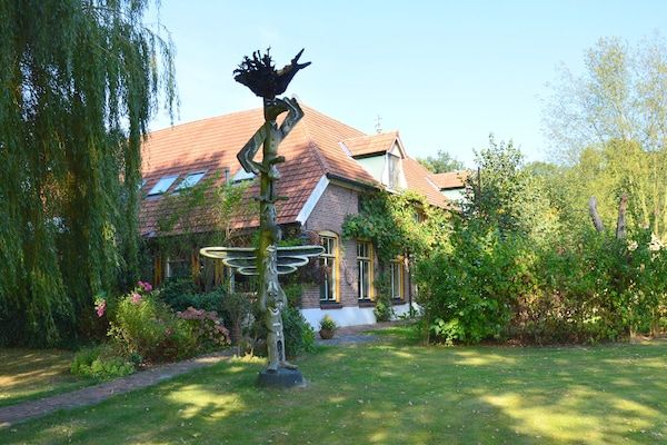 Buitenkant - Villa op het platteland met wellness in Rekken (1)