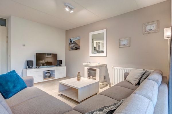 Woonkamer - Villa in Domburg bij Noordzeestrand in Domburg (2)