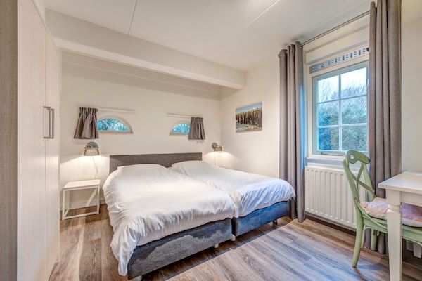 Slaapkamer - Villa in Domburg bij Noordzeestrand in Domburg (4)