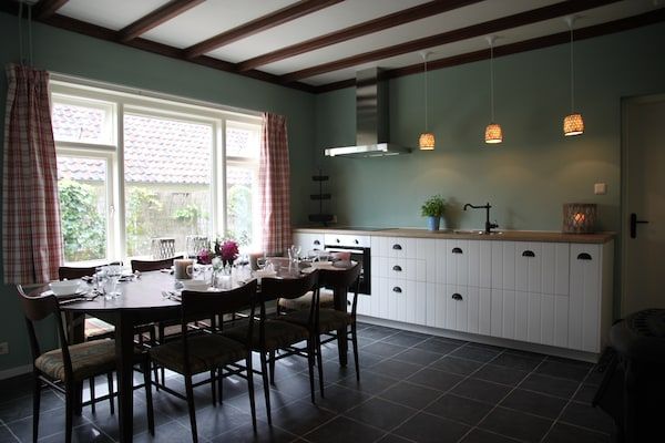 Eetkamer - Rustig gelegen boerderij in Doorn nabij het bos in Doorn (3)