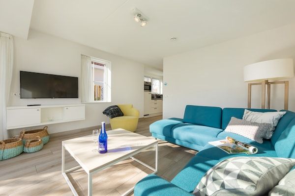 Woonkamer - Villa in Dishoek bij Noordzee Strand in Koudekerke (2)