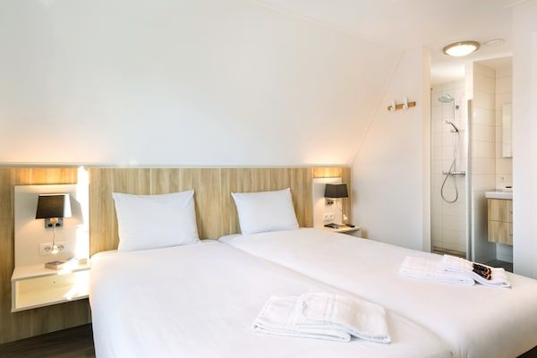 Slaapkamer - Villa in Dishoek bij Noordzeestrand in Koudekerke (5)