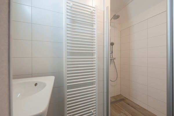 Badkamer - Luxe villa nabij de Noordzee in Koudekerke (5)