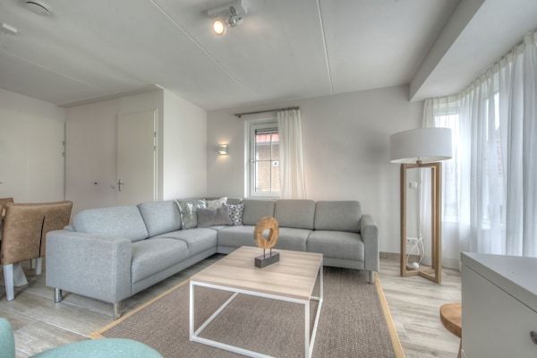 Woonkamer - Chique villa aan zee in Koudekerke (2)