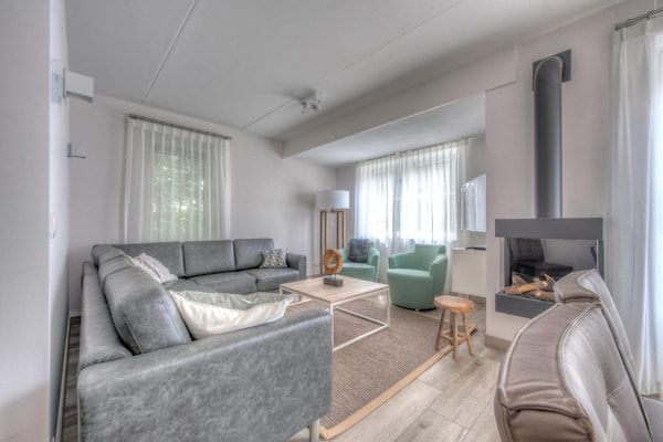 Woonkamer - Ontspan in luxe aan de kust in Koudekerke (2)