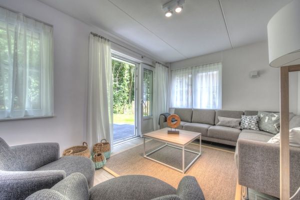 Woonkamer - Zonnig Zeeuws Uitje in Koudekerke (2)