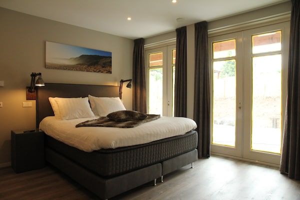Slaapkamer - Vakantiehuis met bubbelbad in Noordwijk in Noordwijk (4)