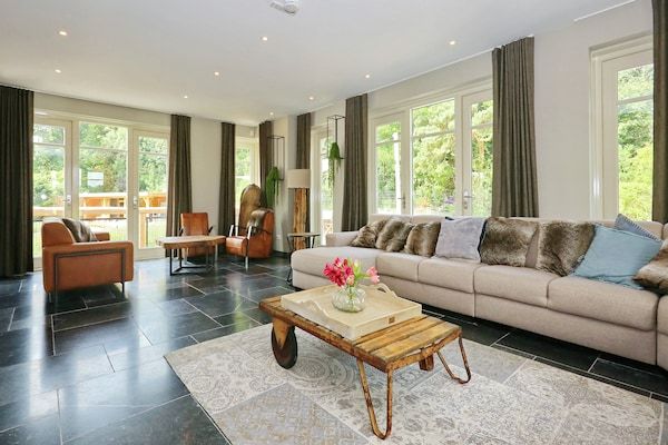 Woonkamer - Vakantiehuis met bubbelbad in Noordwijk in Noordwijk (2)