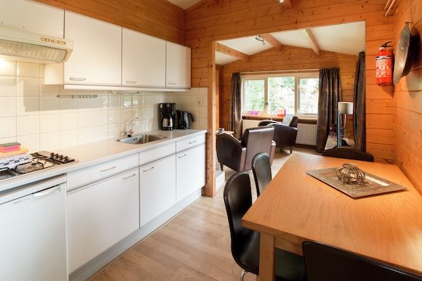 Eetkamer - Chalet in Overijssel met ruim terras in Ootmarsum (3)