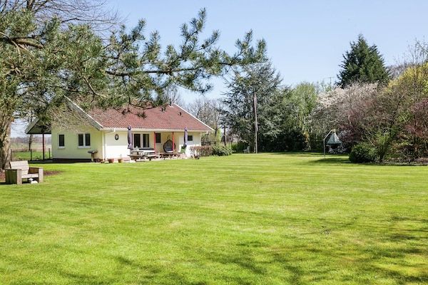 Buitenkant - Familieverblijf met grote tuin in Heino (1)