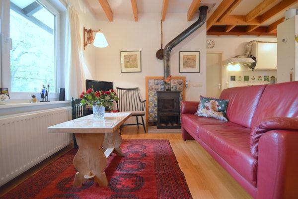 Woonkamer - Familieverblijf met grote tuin in Heino (5)