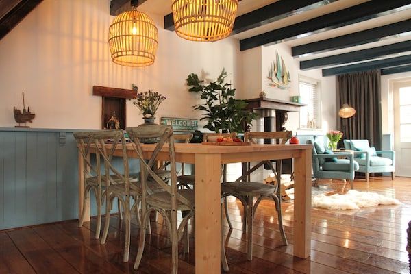 Eetkamer - Vakantiehuis Hindeloopen bij Meer in Hindeloopen (2)