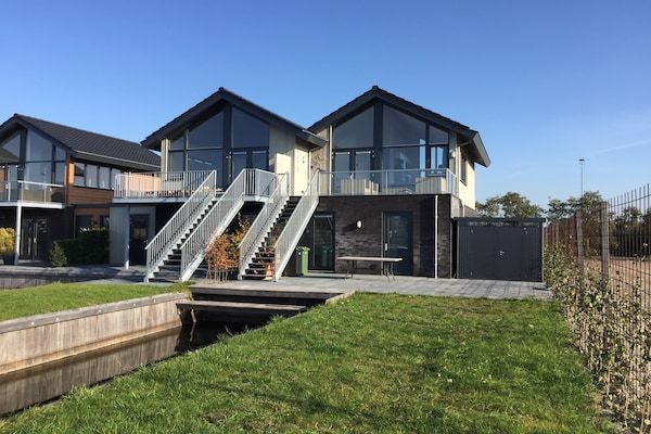 Buitenkant - Vakantiehuis in Stavoren met aanlegsteiger in Stavoren (1)