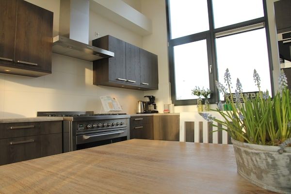 Keuken - Vakantiehuis in Stavoren met aanlegsteiger in Stavoren (4)
