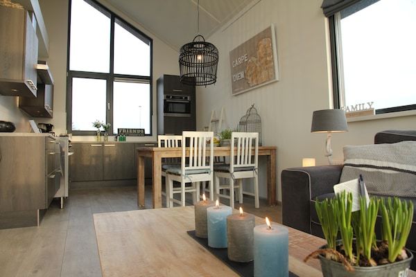 Keuken - Vakantiehuis in Stavoren met aanlegsteiger in Stavoren (3)
