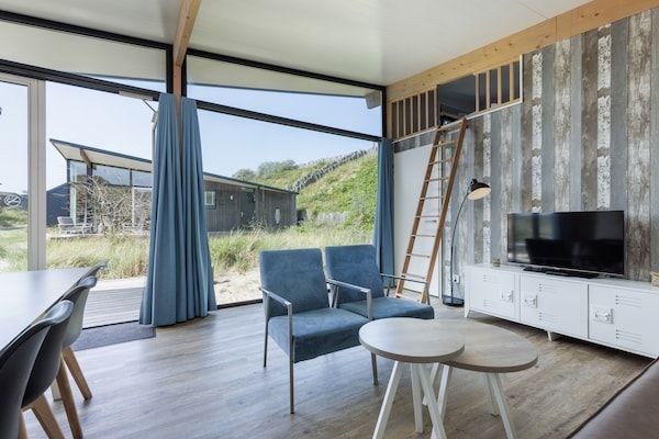 Woonkamer - Comfortabele lodge In Bloemendaal aan zee in Bloemendaal (2)
