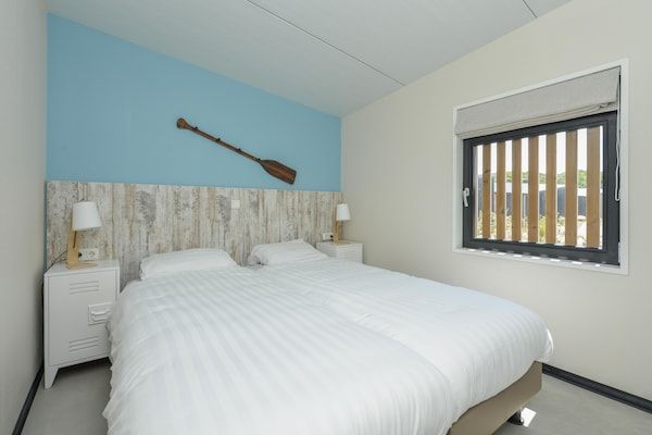 Slaapkamer - Comfortabele lodge In Bloemendaal aan zee in Bloemendaal (4)