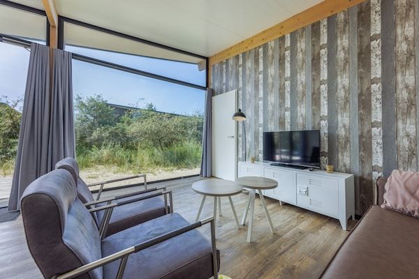 Woonkamer - Modern toevluchtsoord bij de duinen in Bloemendaal (2)