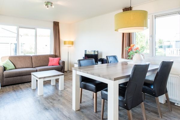 Eetkamer - Boetiek vakantiehuis in Donje Polje in Hollum-Ameland (2)