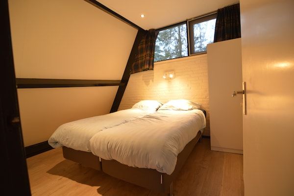 Slaapkamer - Bungalow in Limburg bij natuurgebieden in Stramproy (1)