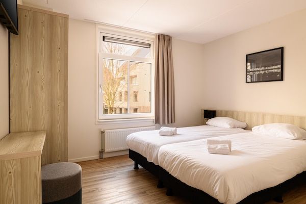Slaapkamer - Stijlvolle villa met sauna en tuin in Maastricht (4)