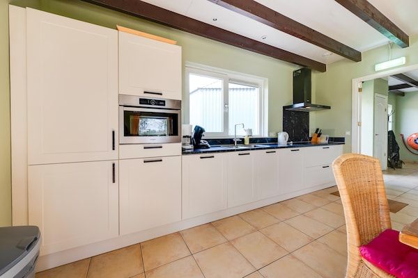 Keuken - Vakantiehuis Schoonoord bij Kibbelkoele in Kibbelveen (5)
