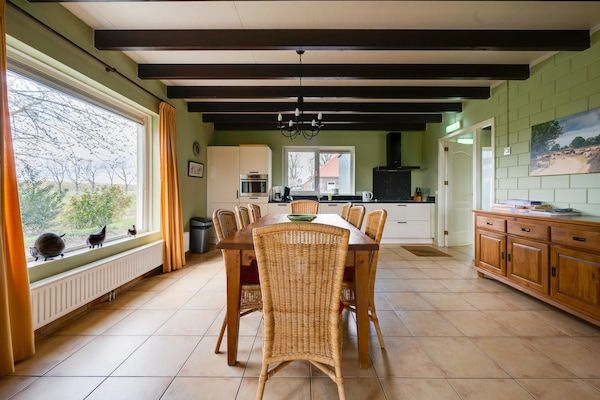Eetkamer - Vakantiehuis Schoonoord bij Kibbelkoele in Kibbelveen (3)