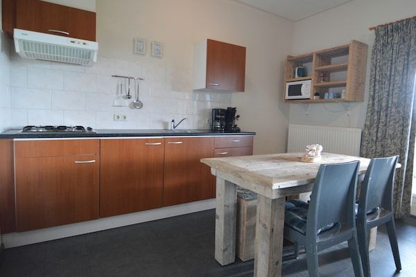 Eetkamer - Vakantiehuis in Geesteren met terras in Geesteren (4)