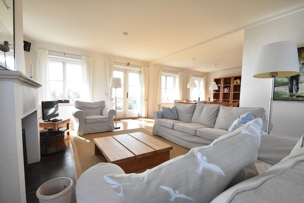 Woonkamer - Villa in Midsland bij de Zee in Midsland Terschelling (2)