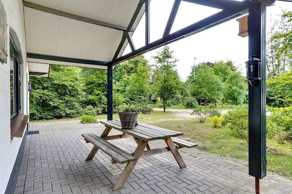 Terras - Villa in Sandberghe met Sauna en Comfort in Uden (5)