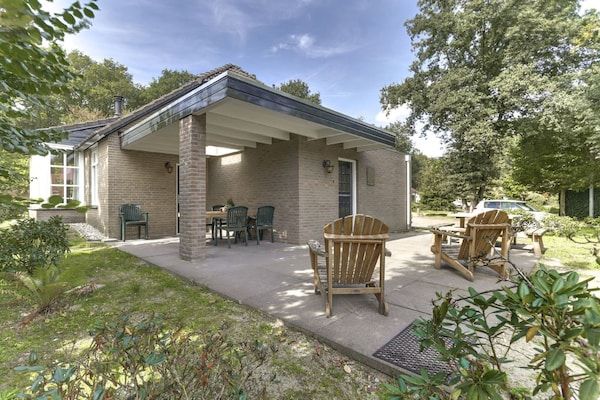 Terras - Luxe villa in De Pier met sauna in Uden (4)