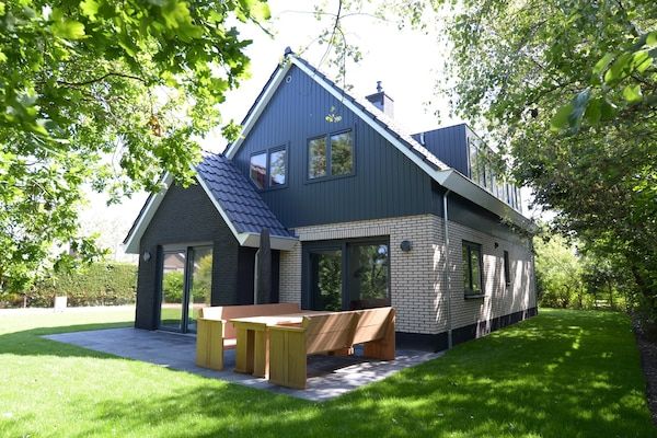 Buitenkant - Villa op Texel bij Strand en Natuurgebied in De Koog-Texel (1)