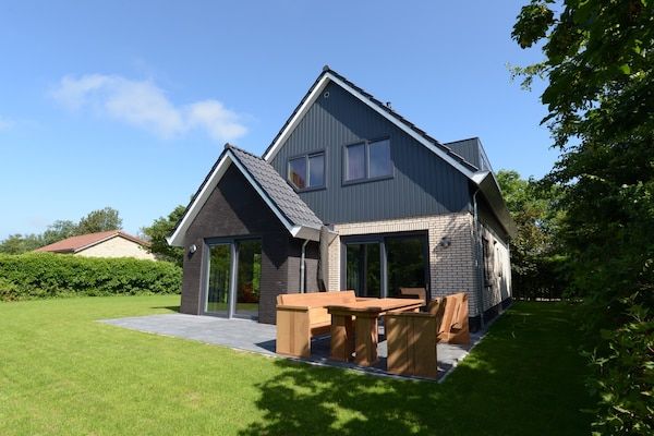Terras - Prachtige villa, Den Burg Texel in De Koog Texel (2)