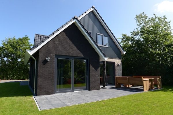 Buitenkant - Prachtige villa, Den Burg Texel in De Koog Texel (1)