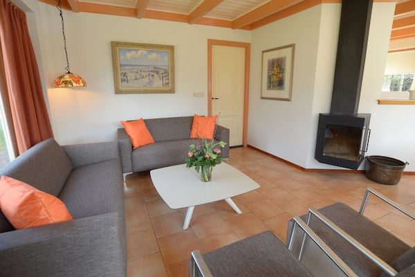Woonkamer - Luxe villa aan de duinen in De Cocksdorp-Texel (4)