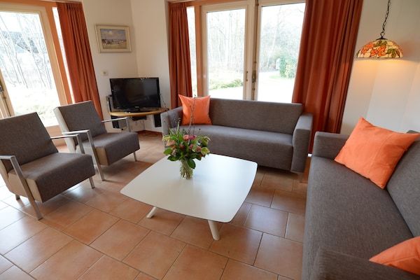 Woonkamer - Luxe villa aan de duinen in De Cocksdorp-Texel (2)