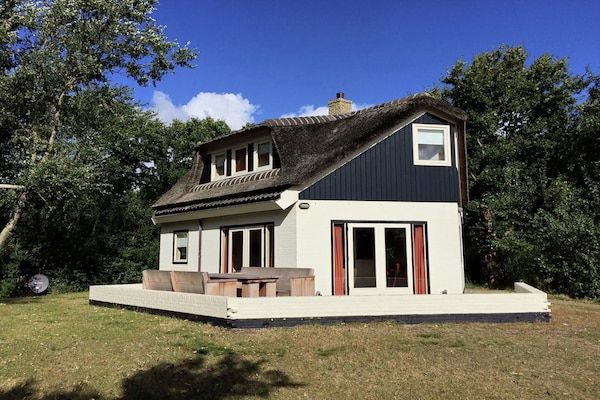 Buitenkant - Herenhuis in De Cocksdorp in De Cocksdorp-Texel (3)