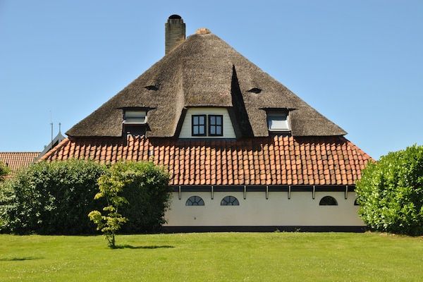 Buitenkant - Heerlijk huis op Texel vlakbij zee in Oost-Texel (1)