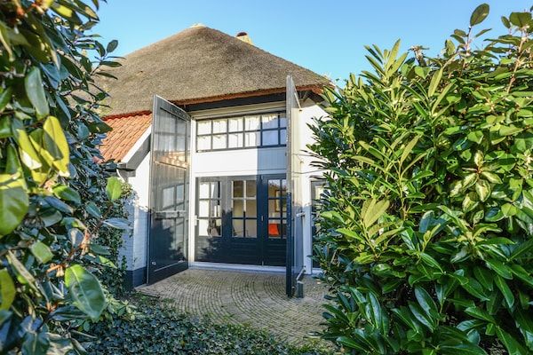 Buitenkant - Boerderij Lodge bij de Dijk Texel in Oost-Texel (2)
