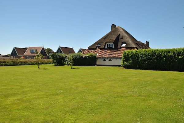 Buitenkant - Charmant Vakantiehuis op Texel in Oost-Texel (4)