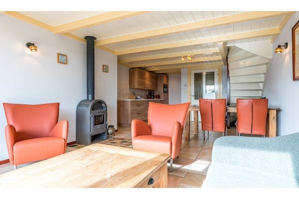 Woonkamer - Charmant Vakantiehuis op Texel in Oost-Texel (5)