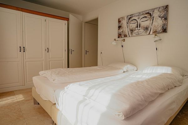 Slaapkamer - Appartement in Egmond aan Zee bij Strand in Egmond aan zee (4)