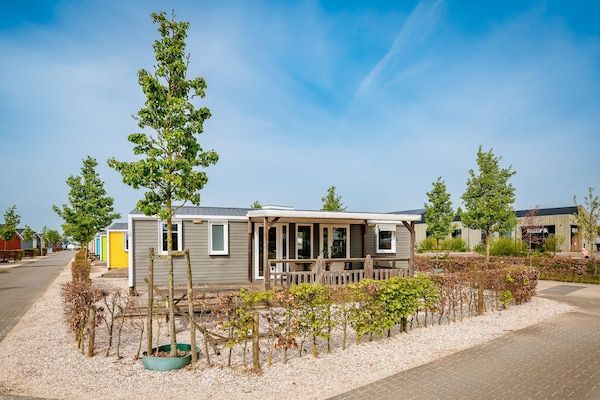 Buitenkant - Chalet bij Maurikmeer met Hangmat in Maurik (1)