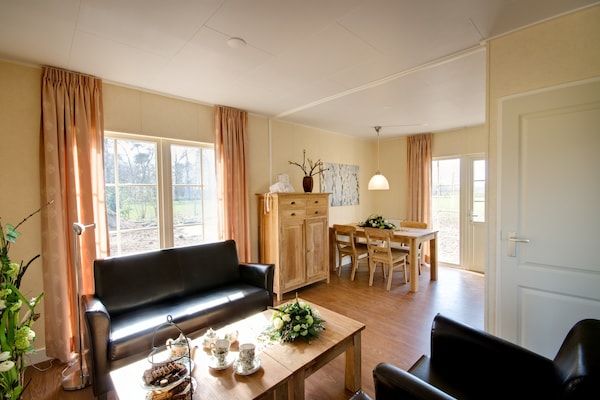 Woonkamer - Stijlvolle boerderij-ontsnapping in Wierden (4)
